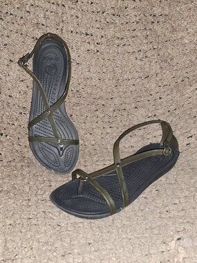 CROCS-Isabella Gladiator-Black Strappy-Buckle Flat Sandals-Size 7-Excellent